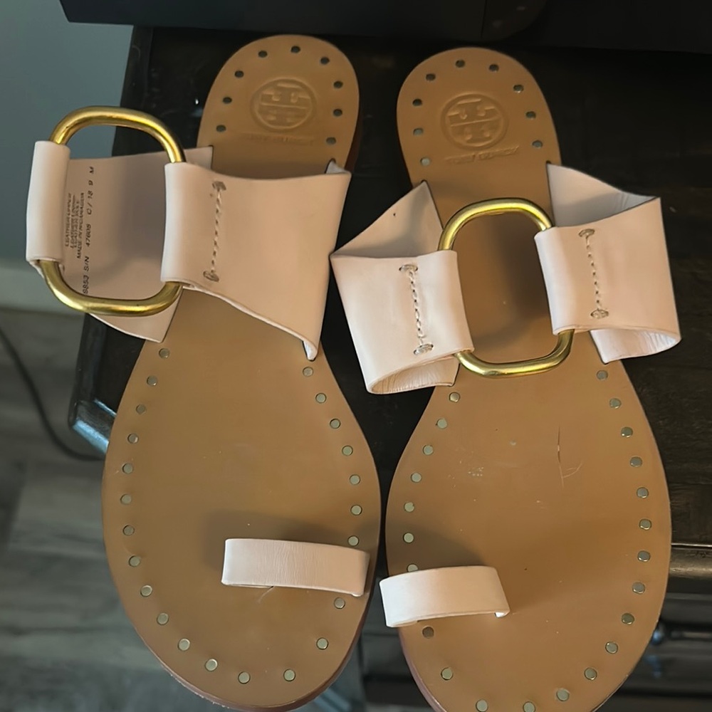 Tory Burch Cream and Gold Sandals with Toe-Loop Design